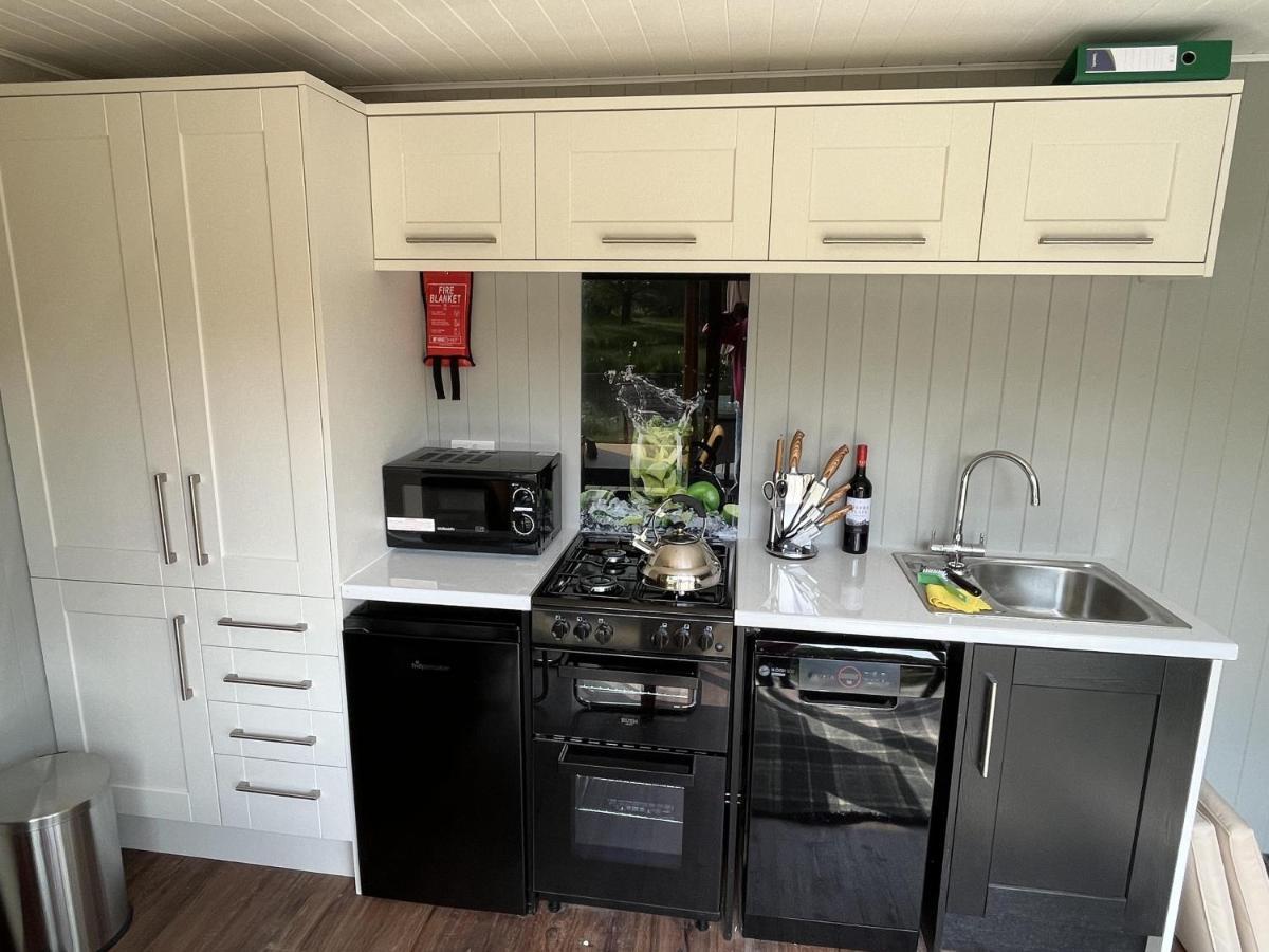 Oak Boutique Lodge Includes Hot Tub Air Con & Dog York Bagian luar foto